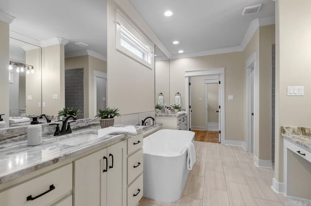 557 Valley Oak Drive, Sherwood, AR 72120