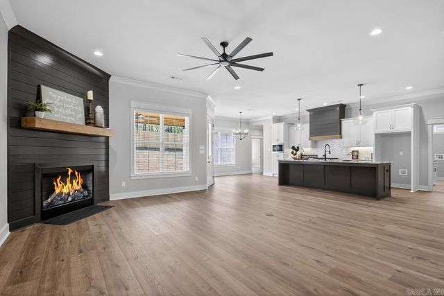 557 Valley Oak Drive, Sherwood, AR 72120