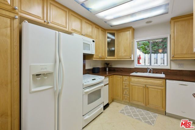 1131 Alta Loma Road 602, West Hollywood, CA 90069