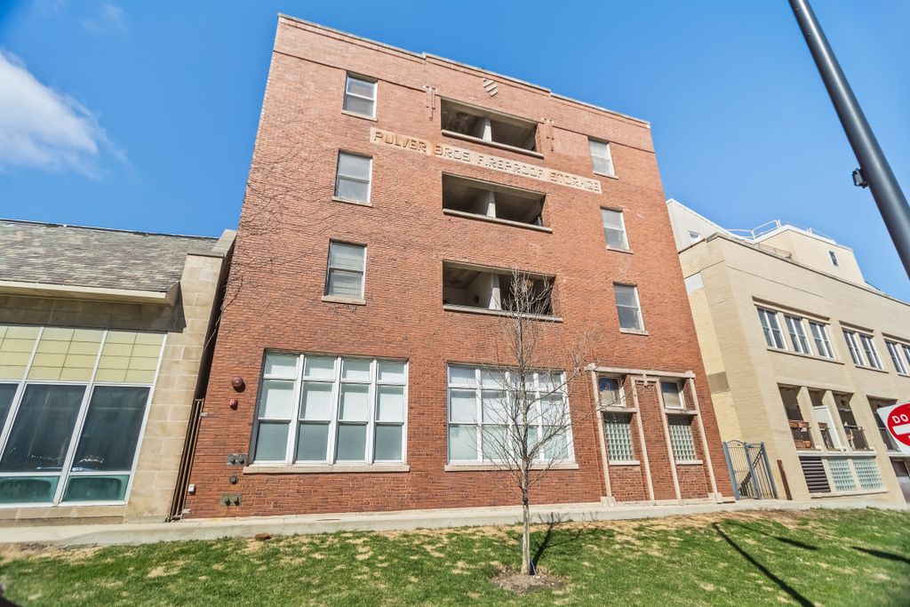 1830 Ridge Avenue 103, Evanston, IL 60201