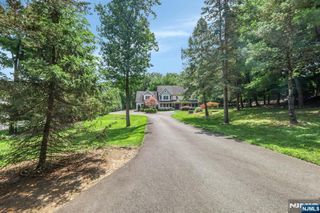765 Colonial Road, Franklin Lakes, NJ 07417