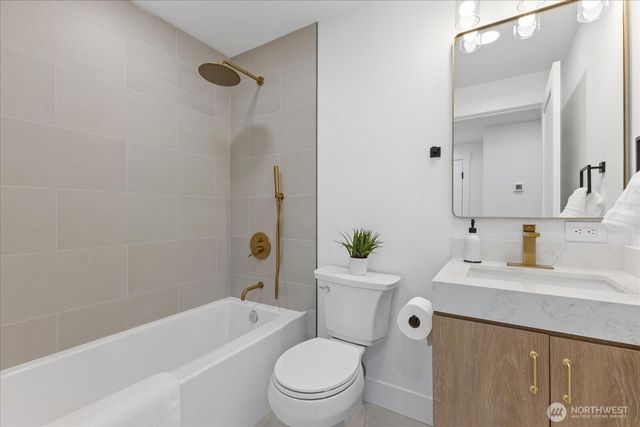 10210 163rd Avenue NE, Redmond, WA 98052