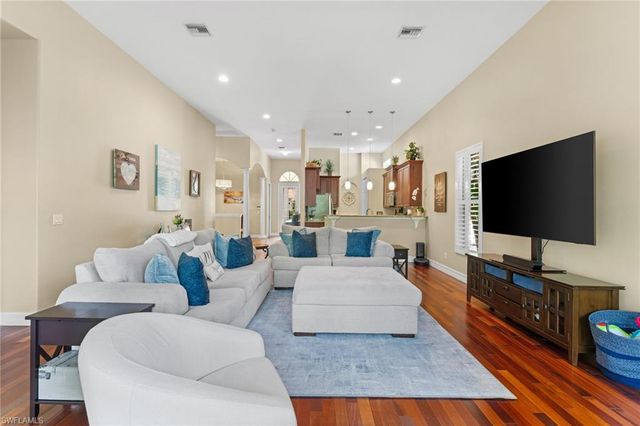 5019 Fairhaven LN, Naples, FL 34109