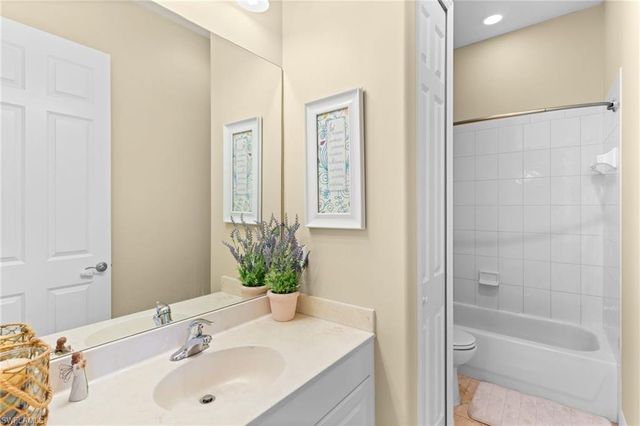 5019 Fairhaven LN, Naples, FL 34109