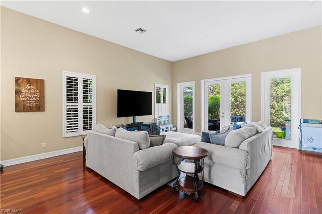 5019 Fairhaven LN, Naples, FL 34109