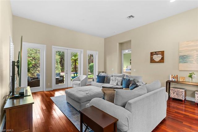 5019 Fairhaven LN, Naples, FL 34109