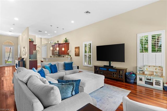 5019 Fairhaven LN, Naples, FL 34109