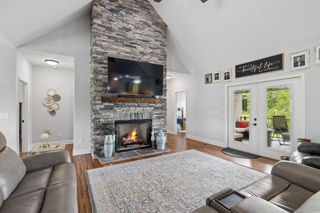 4163 Old Highway 52, E, Westmoreland, TN 37186