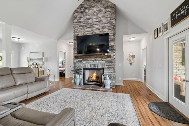 4163 Old Highway 52, E, Westmoreland, TN 37186