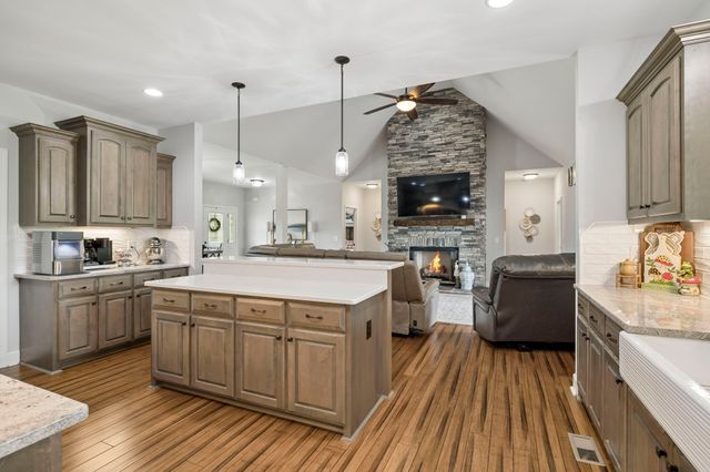 4163 Old Highway 52, E, Westmoreland, TN 37186