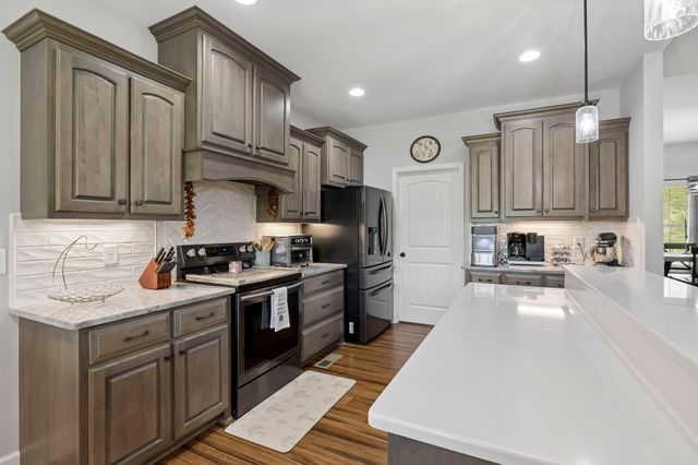 4163 Old Highway 52, E, Westmoreland, TN 37186