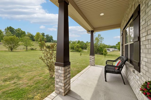 4163 Old Highway 52, E, Westmoreland, TN 37186