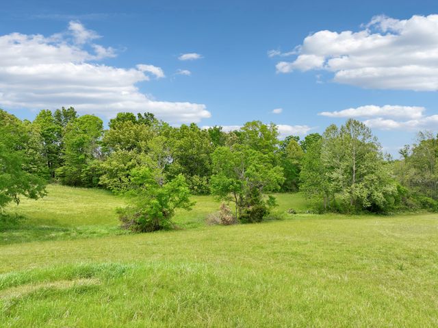 4163 Old Highway 52, E, Westmoreland, TN 37186