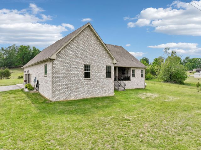 4163 Old Highway 52, E, Westmoreland, TN 37186