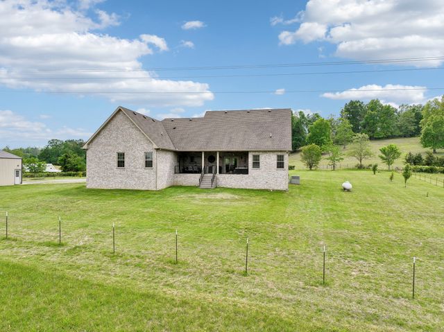4163 Old Highway 52, E, Westmoreland, TN 37186