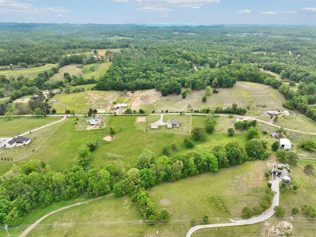 4163 Old Highway 52, E, Westmoreland, TN 37186