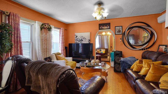 11736 196th Street, Saint Albans, NY 11412