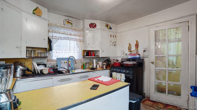 11736 196th Street, Saint Albans, NY 11412