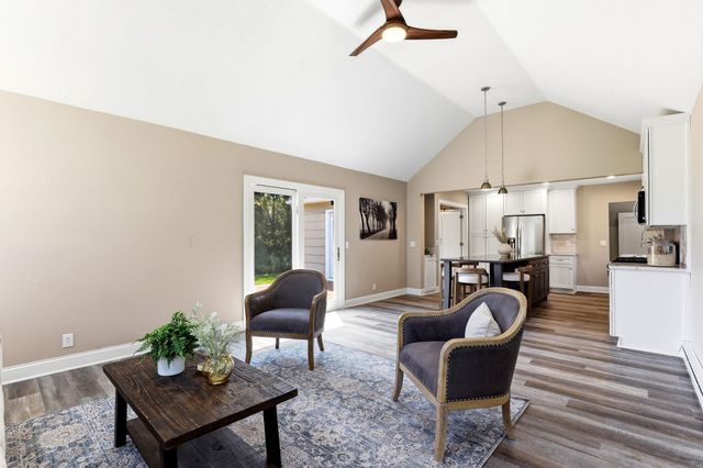 1922 Oakland Road, Minnetonka, MN 55305