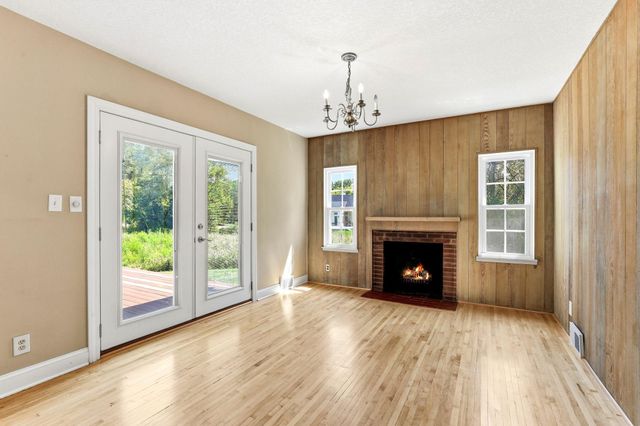 1922 Oakland Road, Minnetonka, MN 55305