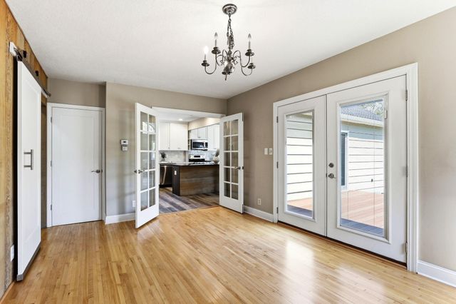 1922 Oakland Road, Minnetonka, MN 55305