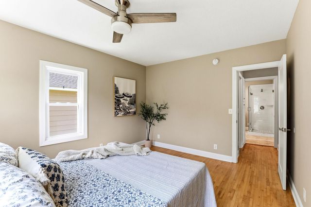 1922 Oakland Road, Minnetonka, MN 55305