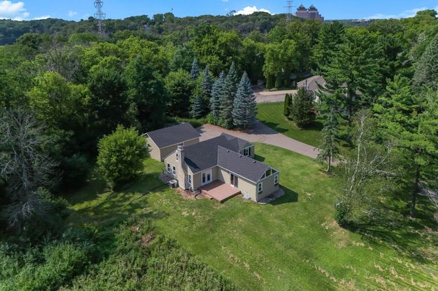 1922 Oakland Road, Minnetonka, MN 55305