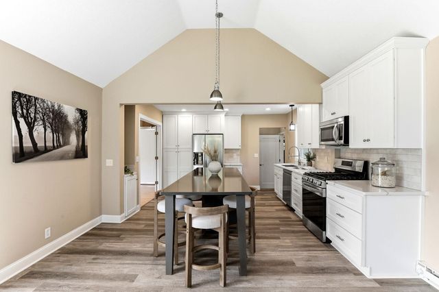 1922 Oakland Road, Minnetonka, MN 55305