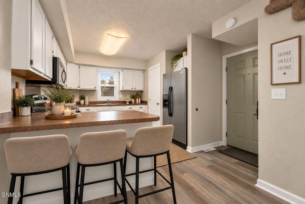 2992 Warwick Loop, Bismarck, ND 58504 photo 3