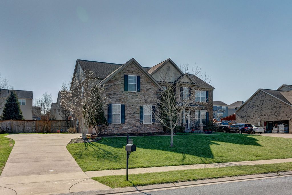 128 Rock Castle Dr, Lebanon, TN 37087
