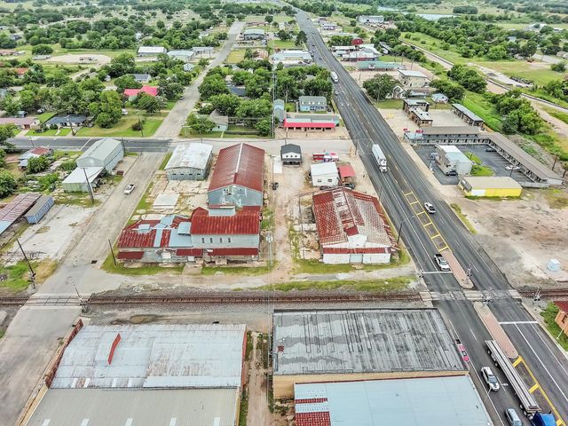 136 S Caldwell-E ST, Giddings, TX 78942