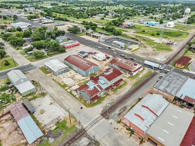 136 S Caldwell-E ST, Giddings, TX 78942