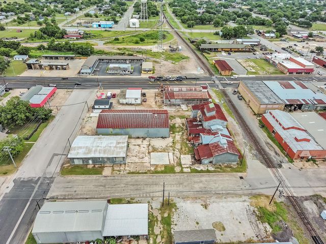 136 S Caldwell-E ST, Giddings, TX 78942