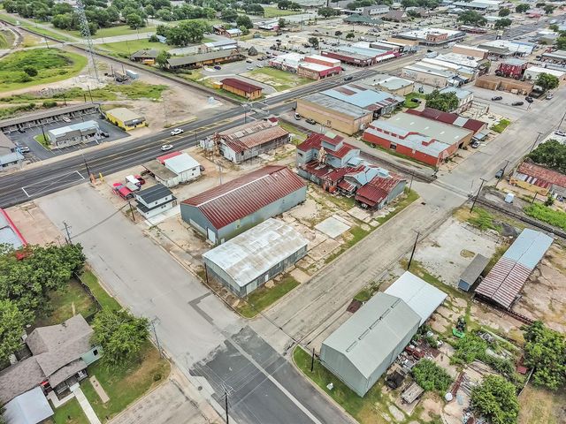 136 S Caldwell-E ST, Giddings, TX 78942
