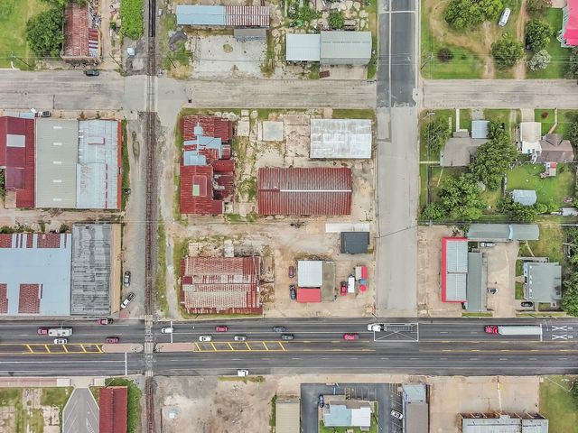 136 S Caldwell-E ST, Giddings, TX 78942