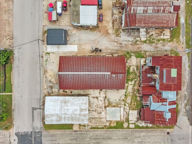 136 S Caldwell-E ST, Giddings, TX 78942
