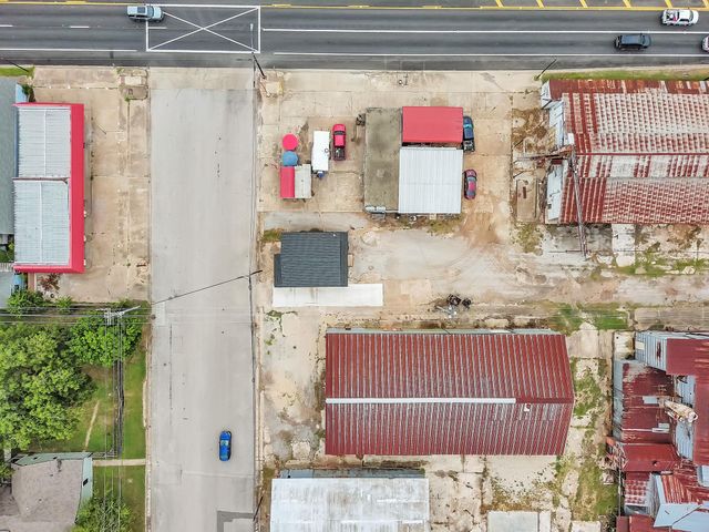 136 S Caldwell-E ST, Giddings, TX 78942