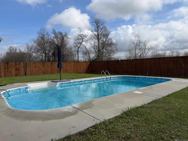 12028 Hollywood Park Dr, Geismar, LA 70734