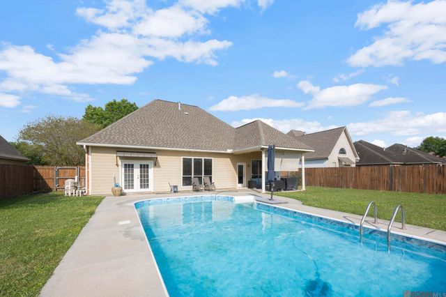 12028 Hollywood Park Dr, Geismar, LA 70734
