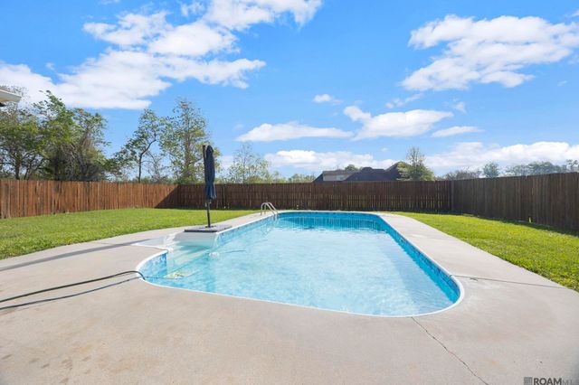 12028 Hollywood Park Dr, Geismar, LA 70734