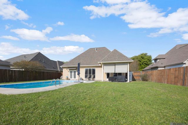 12028 Hollywood Park Dr, Geismar, LA 70734