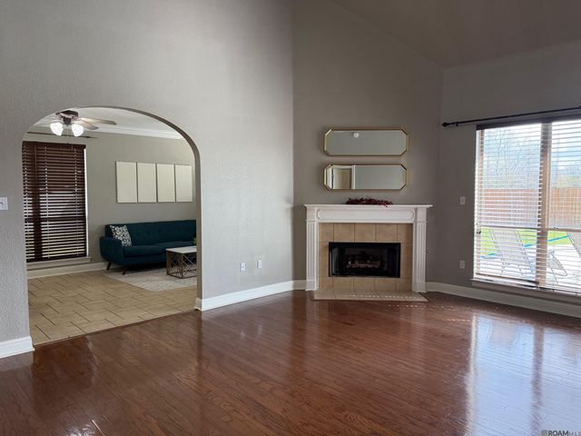 12028 Hollywood Park Dr, Geismar, LA 70734