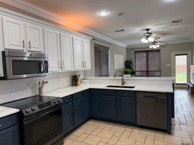 12028 Hollywood Park Dr, Geismar, LA 70734