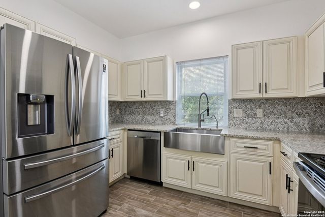 23 Terrace Pl, San Antonio, TX 78230