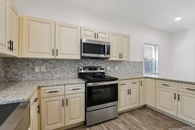 23 Terrace Pl, San Antonio, TX 78230