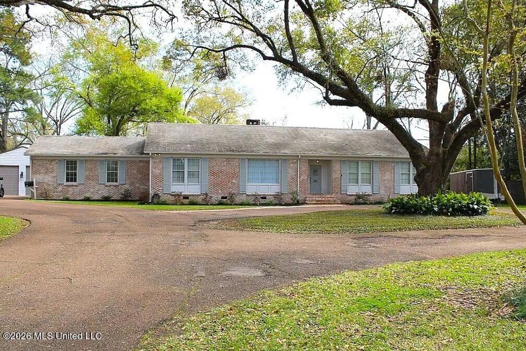 101 Sgt Prentiss Drive, Natchez, MS 39120