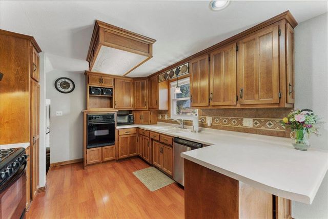1496 RUSSELL STREET, Green Bay, WI 54304