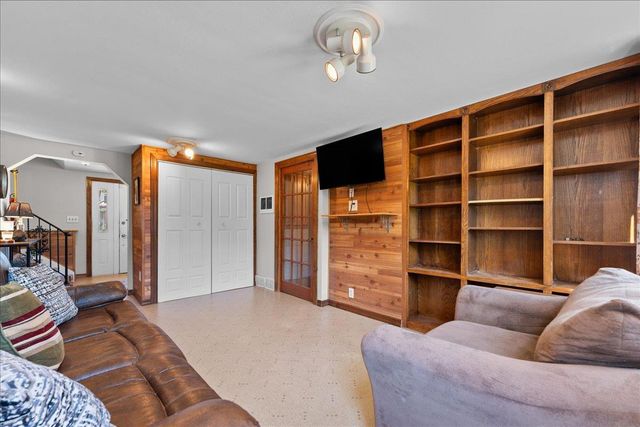 1496 RUSSELL STREET, Green Bay, WI 54304