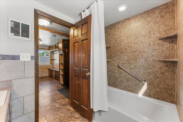 1496 RUSSELL STREET, Green Bay, WI 54304