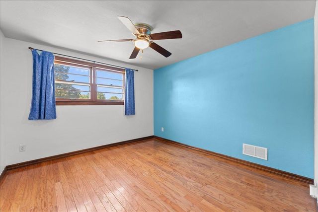 1496 RUSSELL STREET, Green Bay, WI 54304